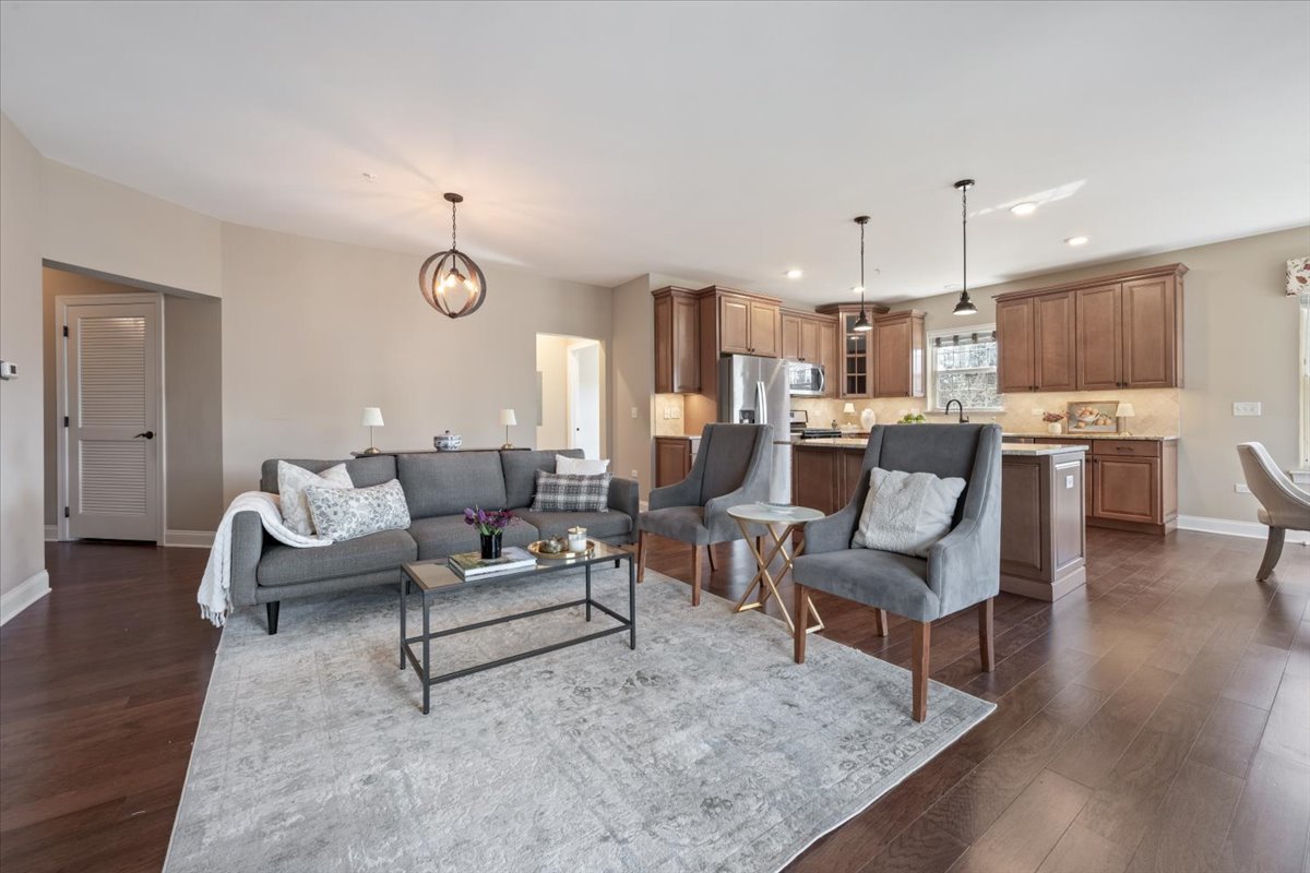 2701 Commons Drive, Unit 210 Glenview, IL 60026 - Photo 2 of 19