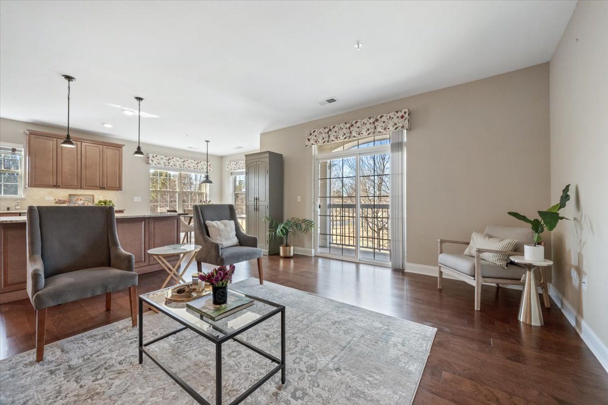 2701 Commons Drive, Unit 210 Glenview, IL 60026 - Photo 7 of 19