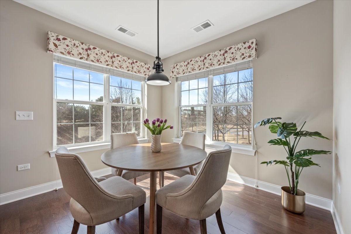 2701 Commons Drive, Unit 210 Glenview, IL 60026 - Photo 10 of 19