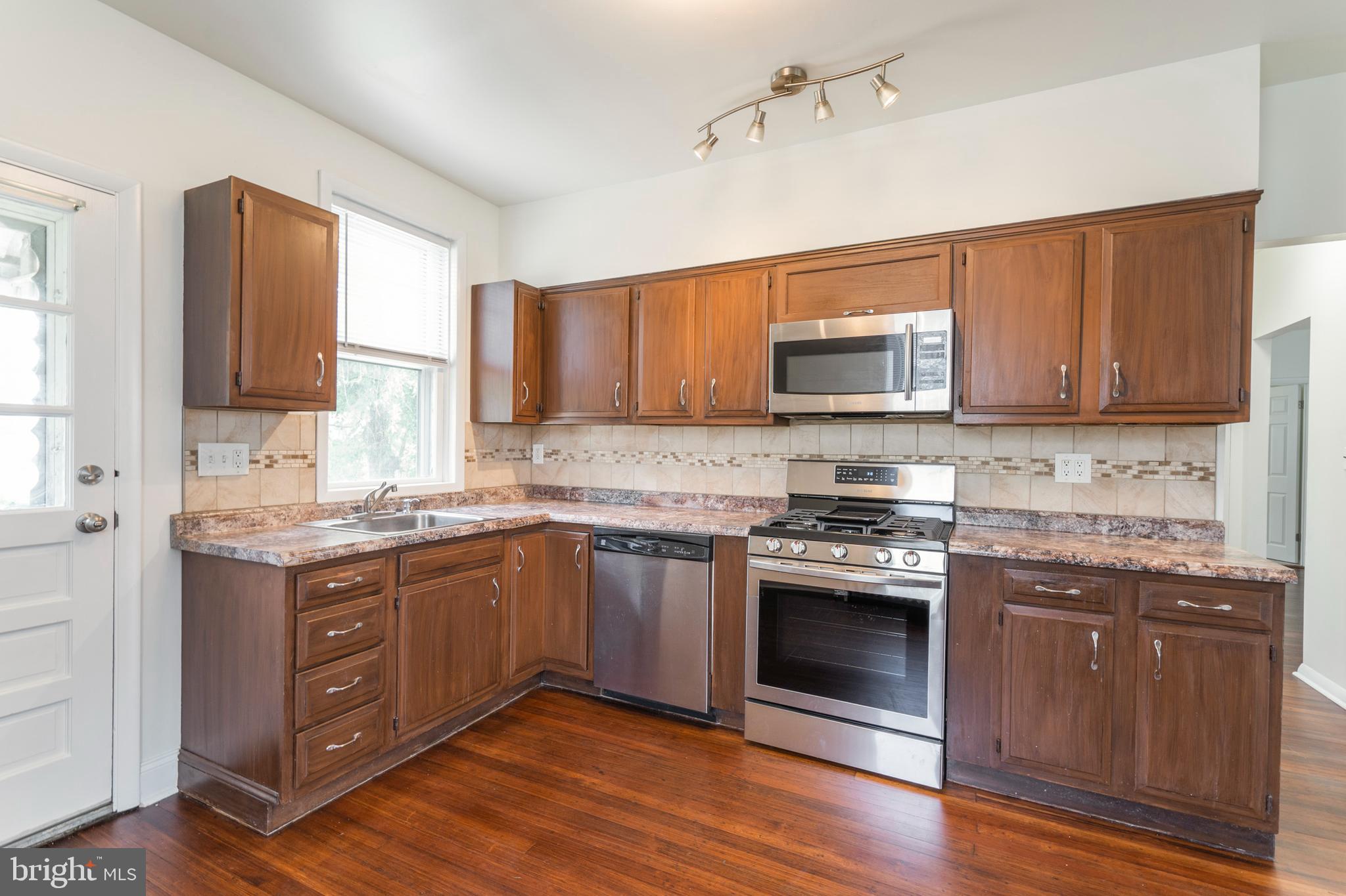 25 Cameron Road Willow Grove, PA 19090 - Photo 7 of 39 Gallery Image 7