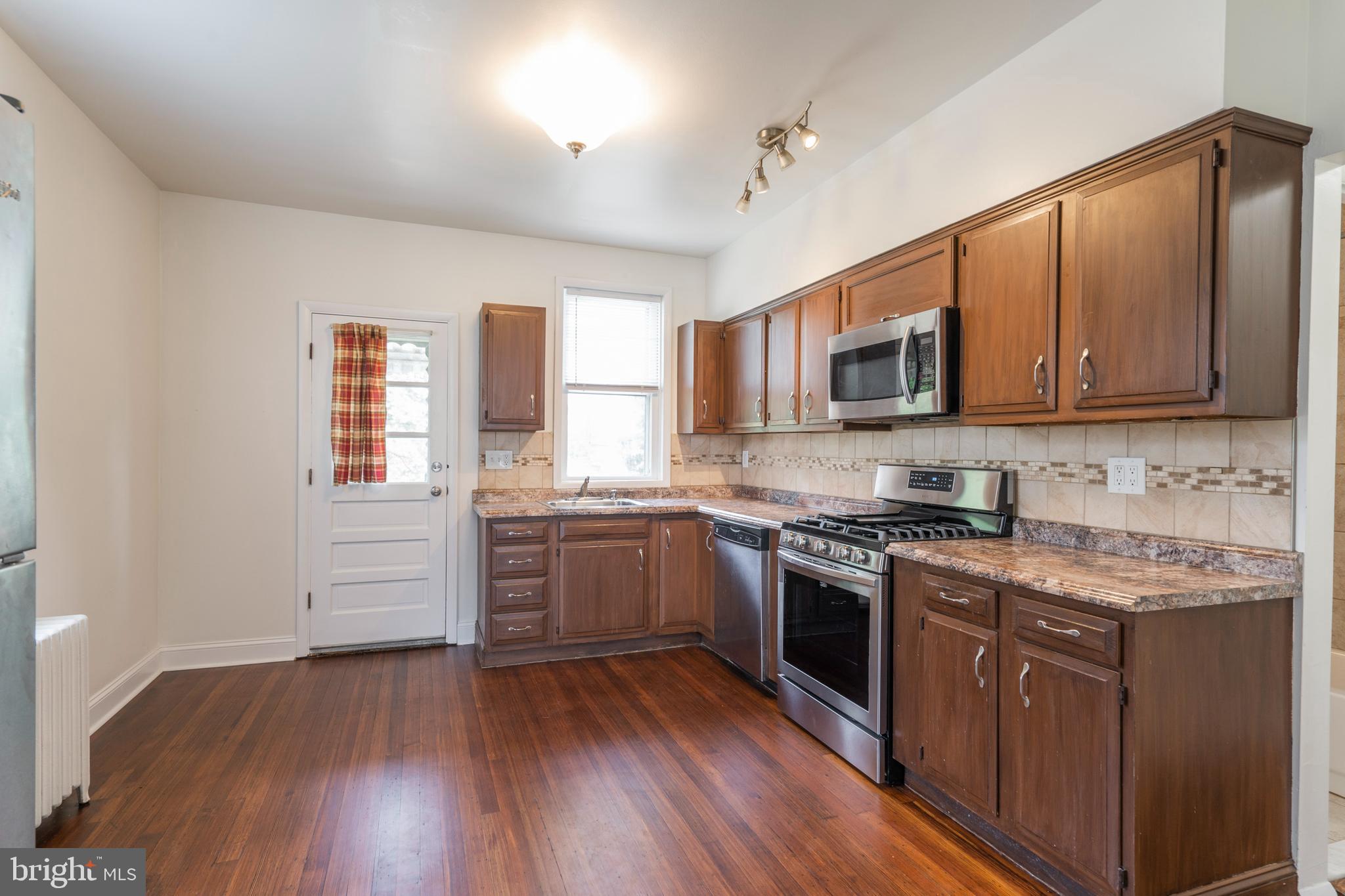 25 Cameron Road Willow Grove, PA 19090 - Photo 8 of 39 Gallery Image 8