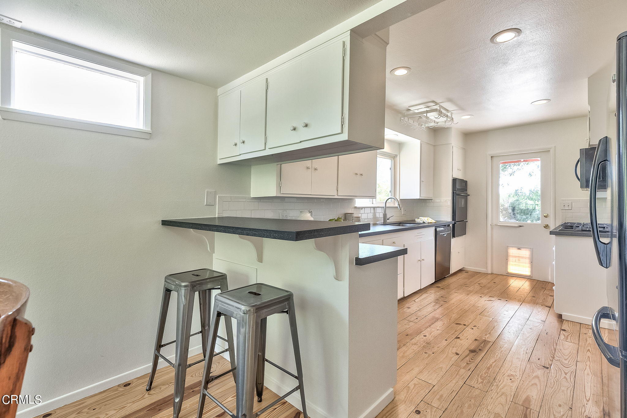 12239 Sisar Road Ojai, CA 93023 - Photo 11 of 36 Breakfast Bar