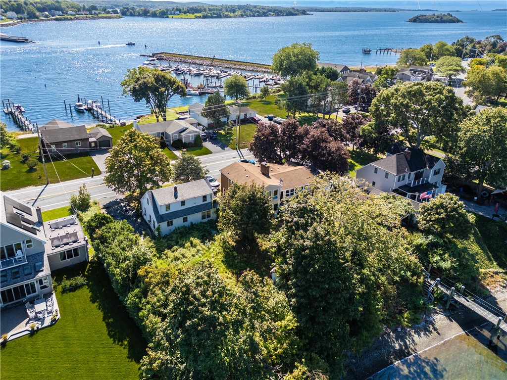 72 Point Road Portsmouth, RI 02871 - Photo 6 of 33 Gallery Image 6