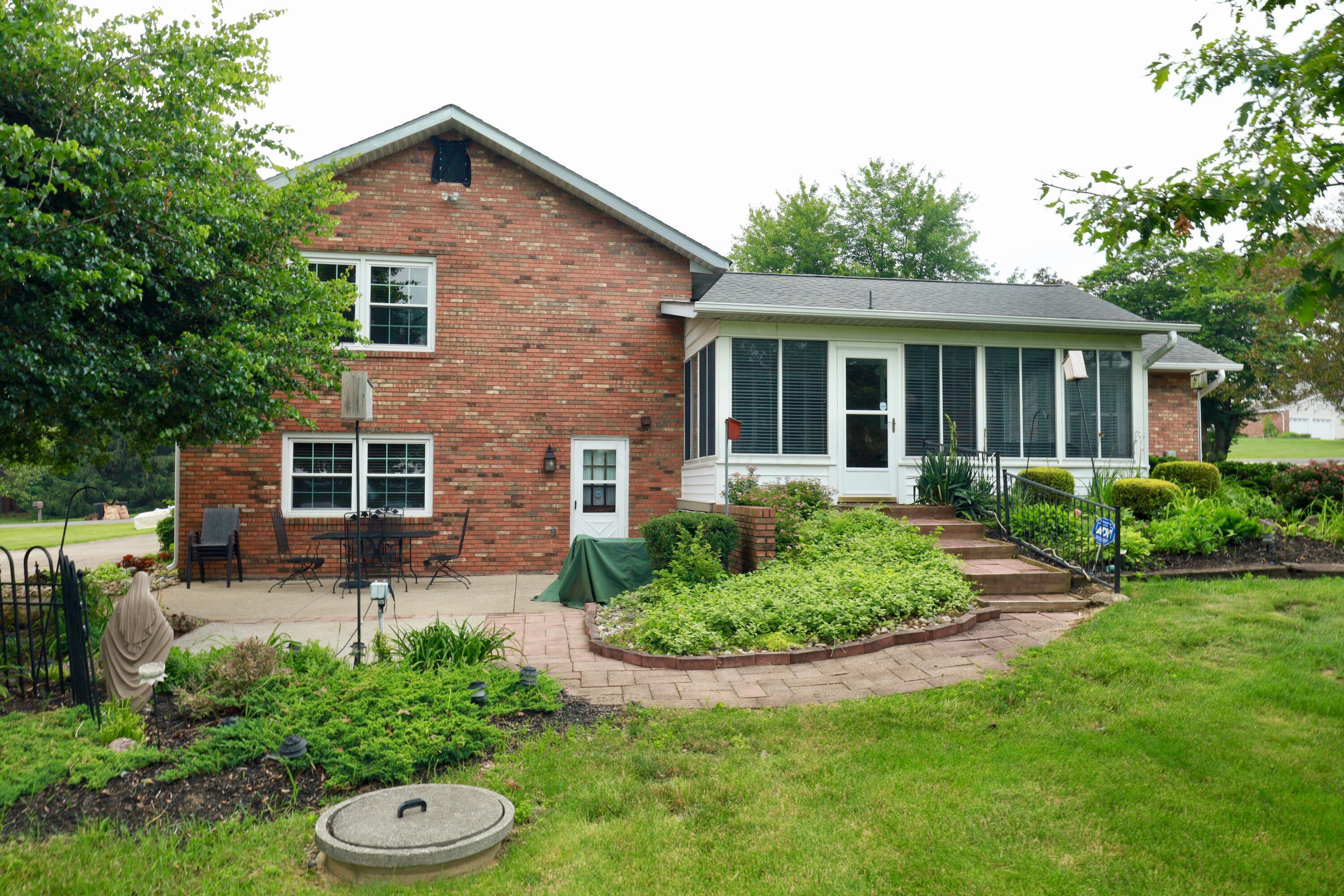 249 Orchard View Road Northeast Lancaster, OH 43130 - Photo 23 of 39 249 Orchard View Dr - 5
