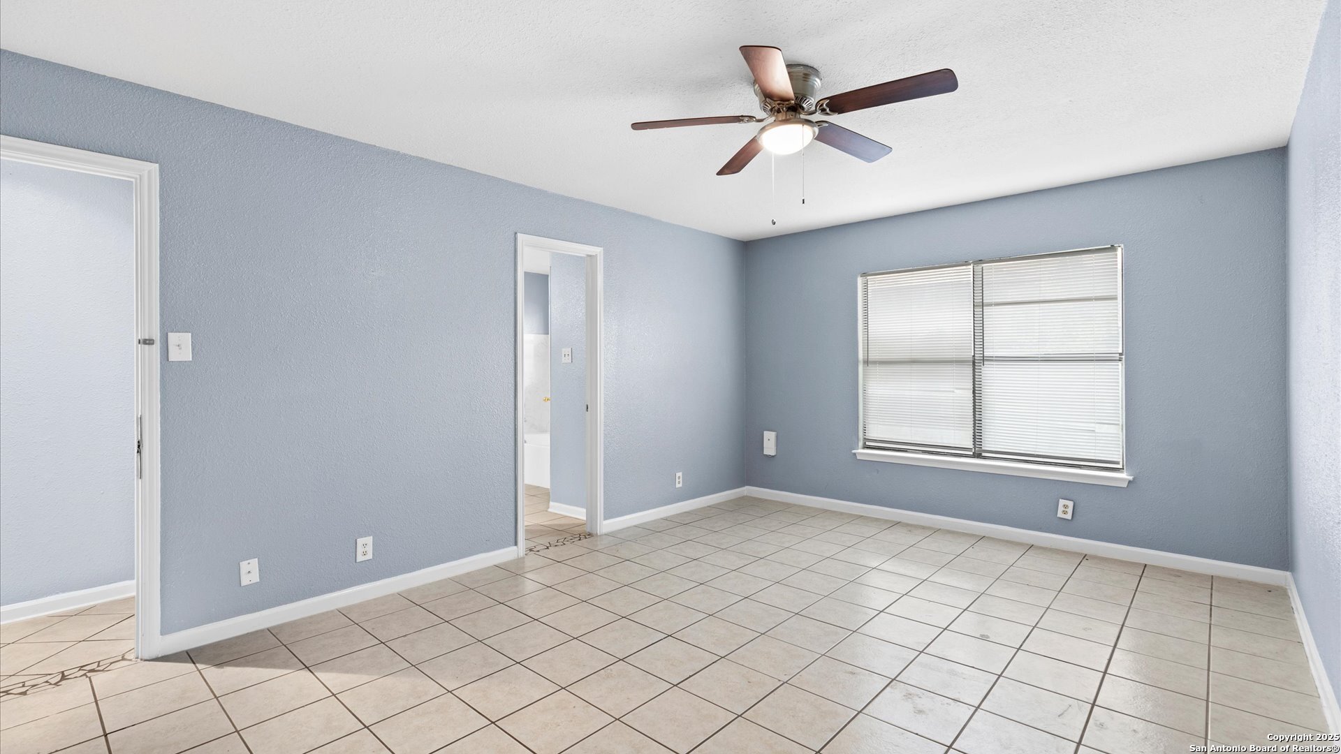 8622 Ridge Flower San Antonio, TX 78239 - Photo 12 of 19 a view of an empty room with a window