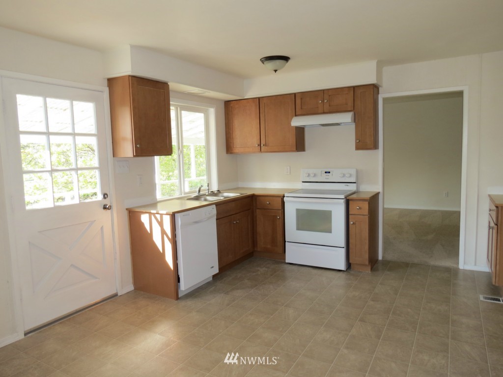 35711 Allen Road South Roy, WA 98580 - Photo 3 of 16