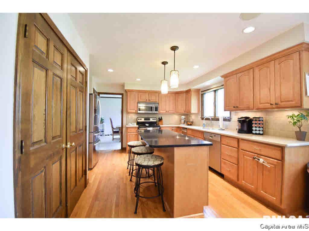 28 Crusaders Road Springfield, IL 62704 - Photo 6 of 25