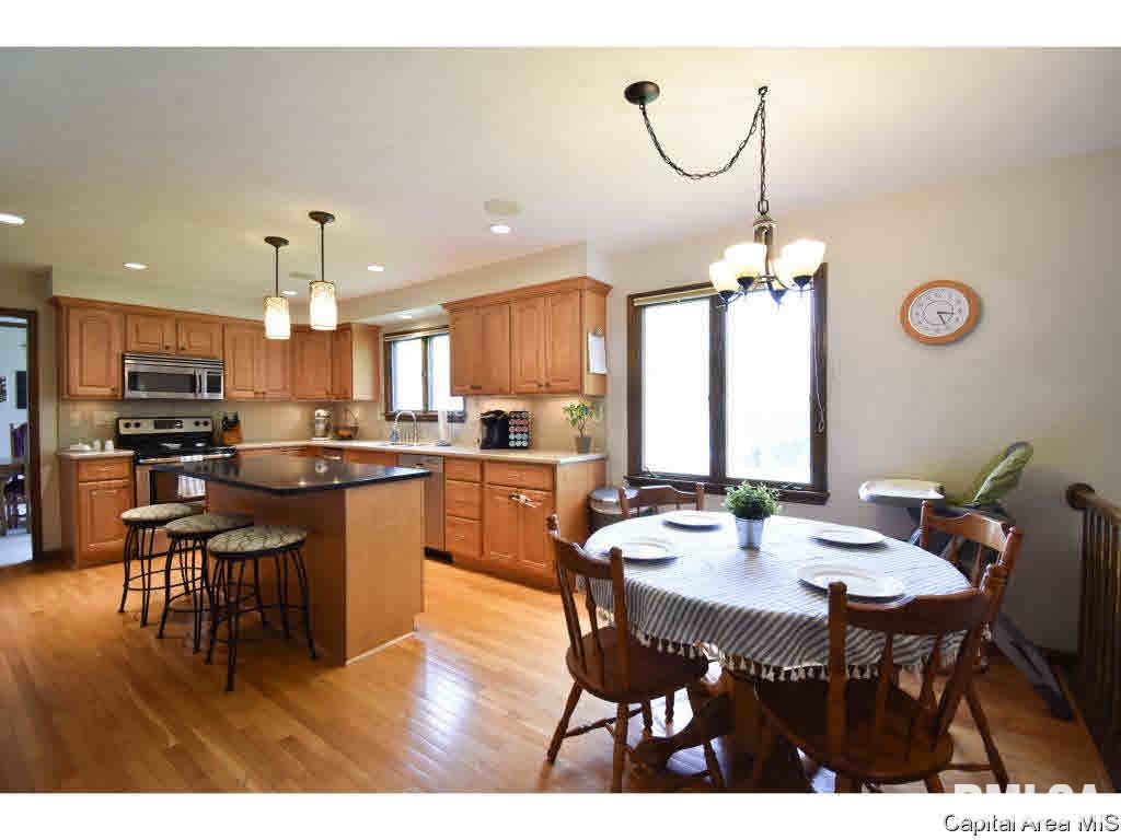 28 Crusaders Road Springfield, IL 62704 - Photo 7 of 25