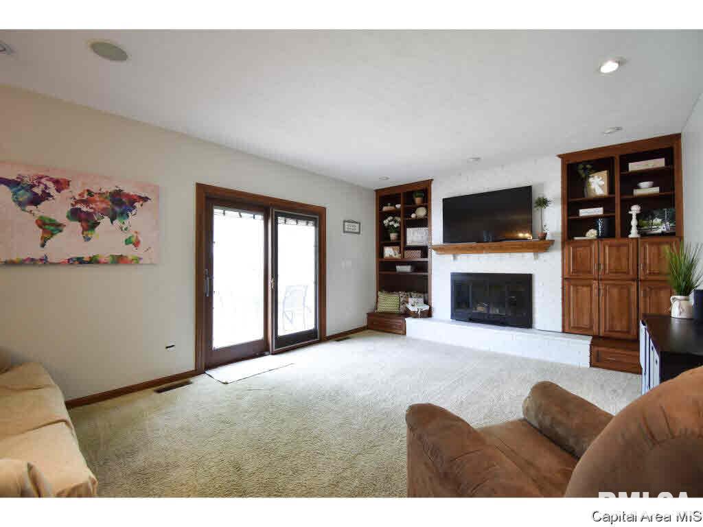 28 Crusaders Road Springfield, IL 62704 - Photo 8 of 25