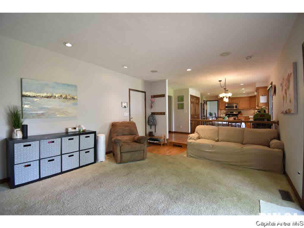 28 Crusaders Road Springfield, IL 62704 - Photo 9 of 25