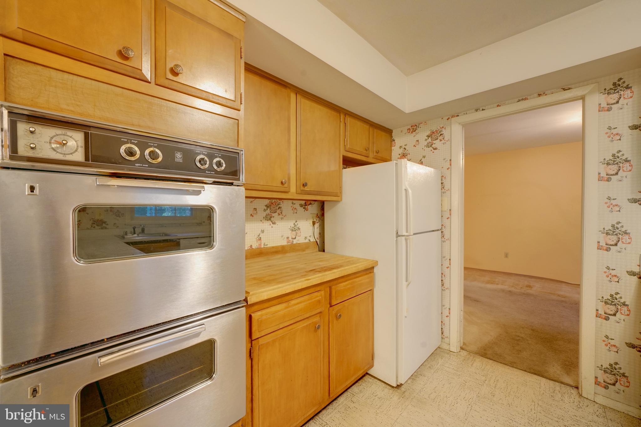 12310 Shadetree Lane Laurel, MD 20708 - Photo 16 of 54 Double ovens