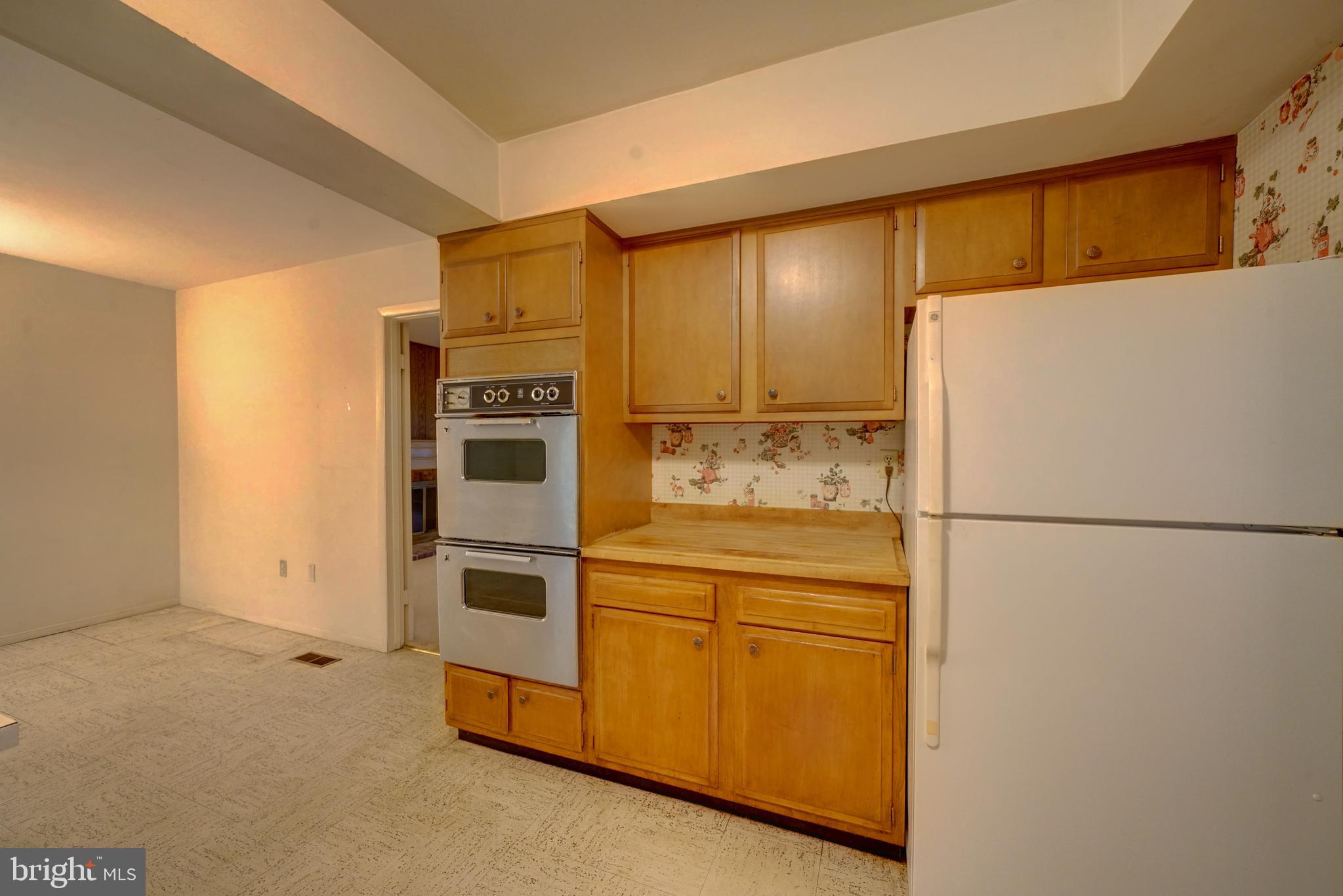 12310 Shadetree Lane Laurel, MD 20708 - Photo 17 of 54 Plenty of cabinetry