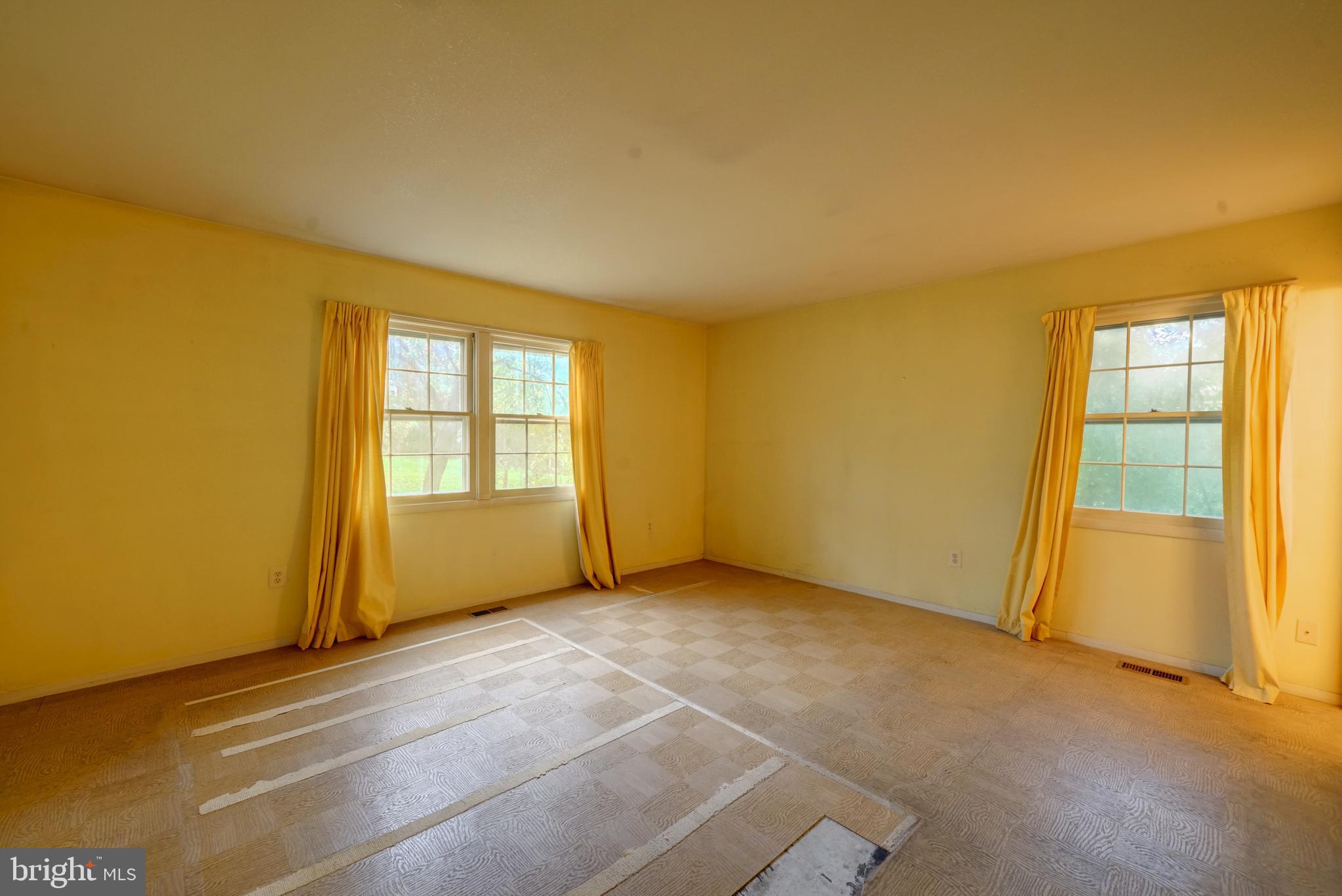 12310 Shadetree Lane Laurel, MD 20708 - Photo 25 of 54 1st floor owners suite bedroom
