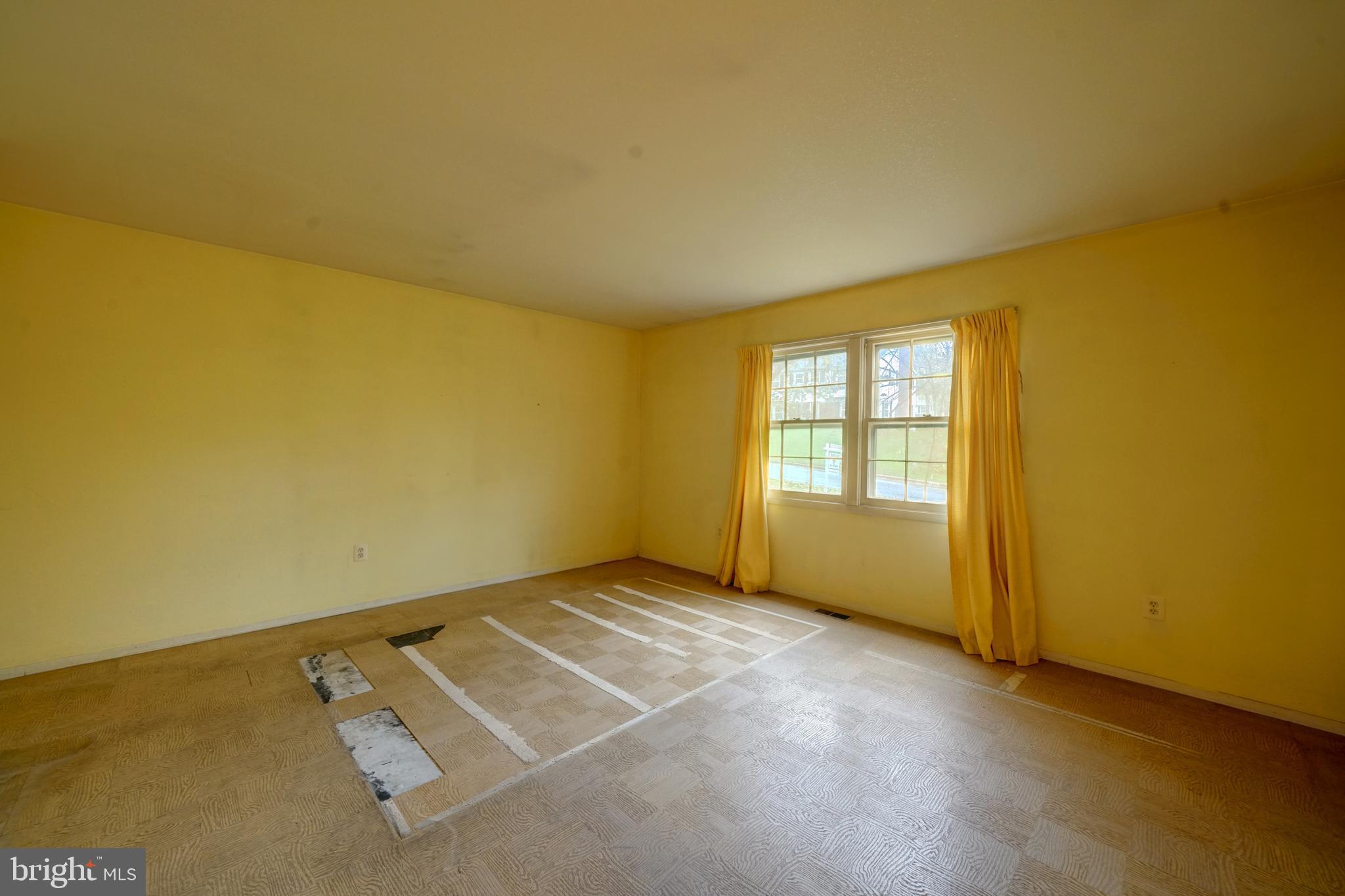 12310 Shadetree Lane Laurel, MD 20708 - Photo 28 of 54 Plenty of wall space in the main bedroom