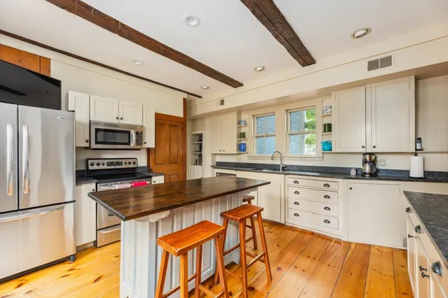 $695,000 | 38 Main Street, Hancock, NH 03449