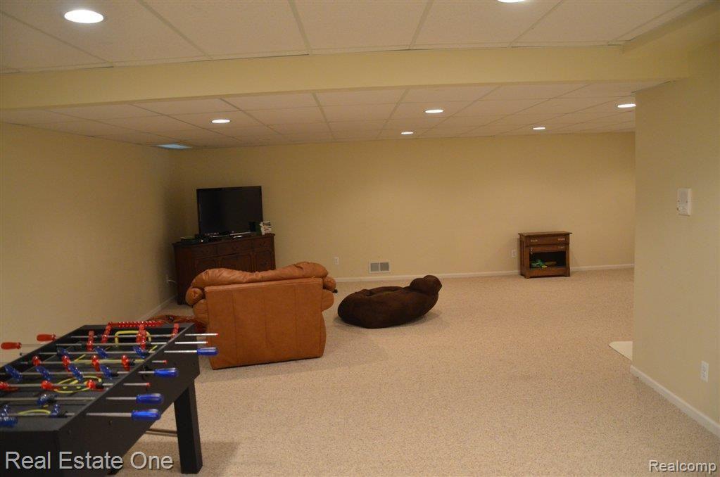 60630 Pennington Way Rochester, MI 48306 - Photo 17 of 29 Finished Basement