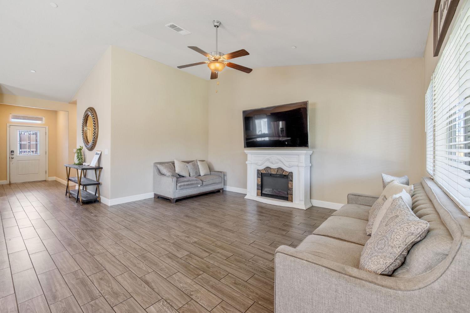 757 Strada Street Lemoore, CA 93245 - Photo 16 of 63
