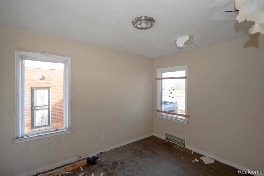 5045 Cadieux Road Detroit, MI 48224 - Photo 6 of 24