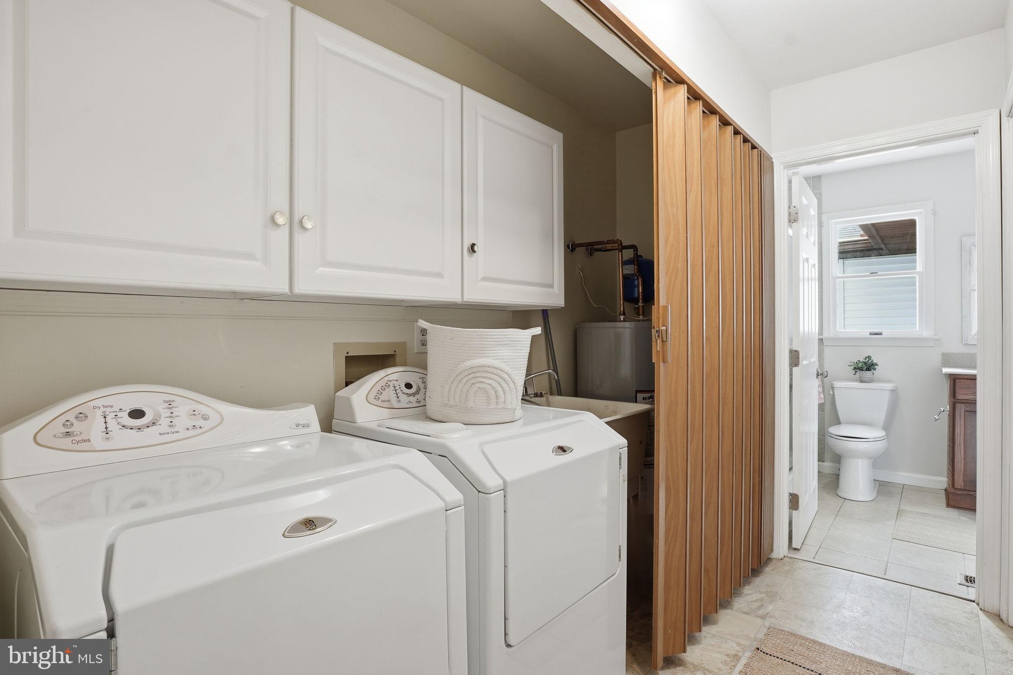 18311 Queen Anne Bridge Road Bowie, MD 20716 - Photo 33 of 46 a utility room with dryer and washer