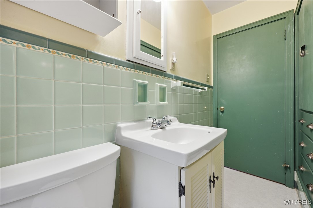 933 Creek Rd Extension Lewiston, NY 14092 - Photo 18 of 28