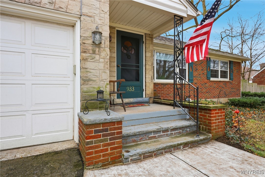 933 Creek Rd Extension Lewiston, NY 14092 - Photo 3 of 28