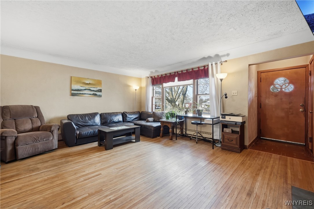 933 Creek Rd Extension Lewiston, NY 14092 - Photo 5 of 28