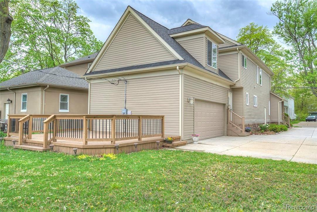 424 Oak Street Rochester, MI 48307 - Photo 4 of 22 Large Deck to Entertain on those nice Summer Days!