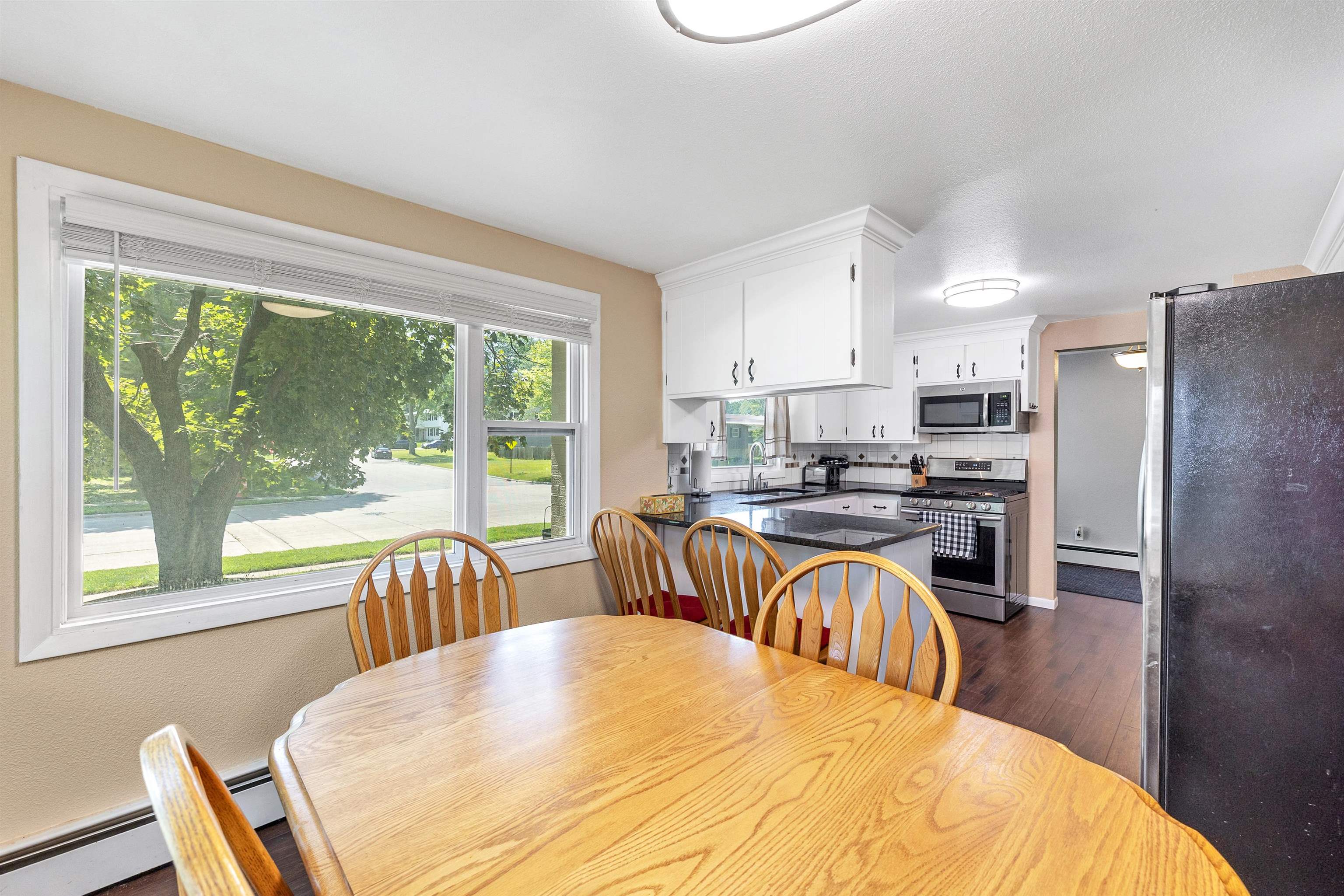 2136 9th Street Green Bay, WI 54304 - Photo 9 of 31