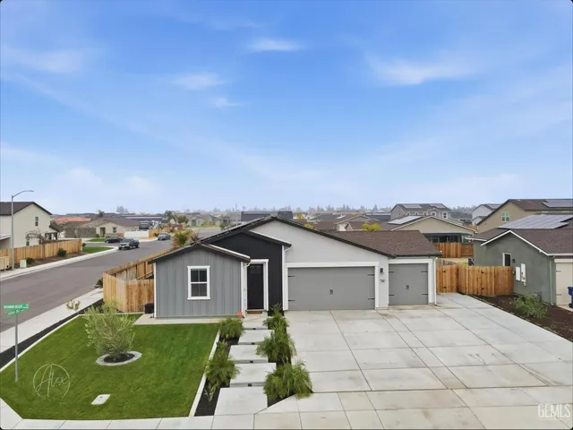 a view of house with a outdoor space