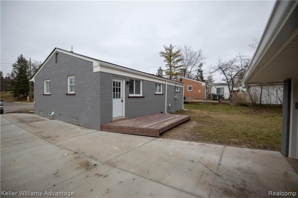 499 West Tienken Road Rochester Hills, MI 48306 - Photo 3 of 26