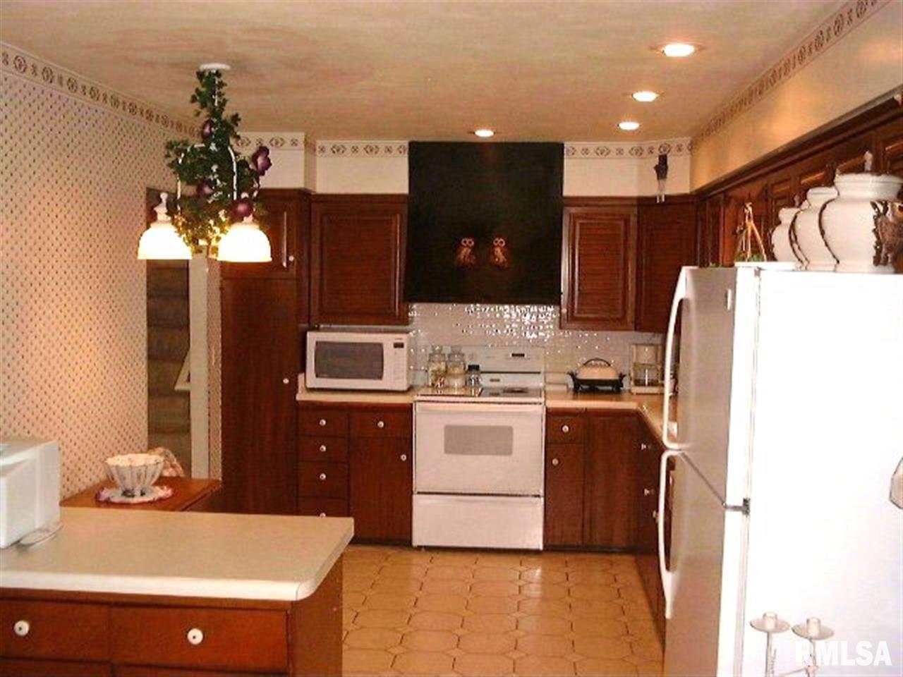 1931 Middle Road Bettendorf, IA 52722 - Photo 6 of 17 Gallery Image 6