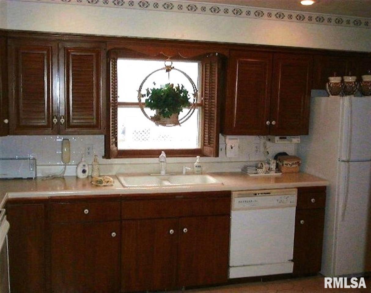 1931 Middle Road Bettendorf, IA 52722 - Photo 7 of 17 Gallery Image 7