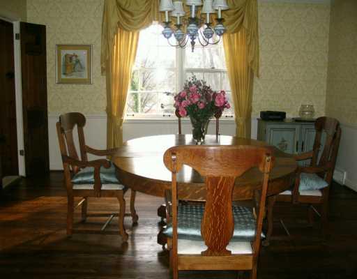 705 Valleyview Road Mt. Lebanon, PA 15243 - Photo 4 of 8 Dining Room.