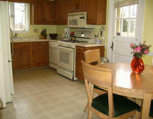 705 Valleyview Road Mt. Lebanon, PA 15243 - Photo 5 of 8 Kitchen.