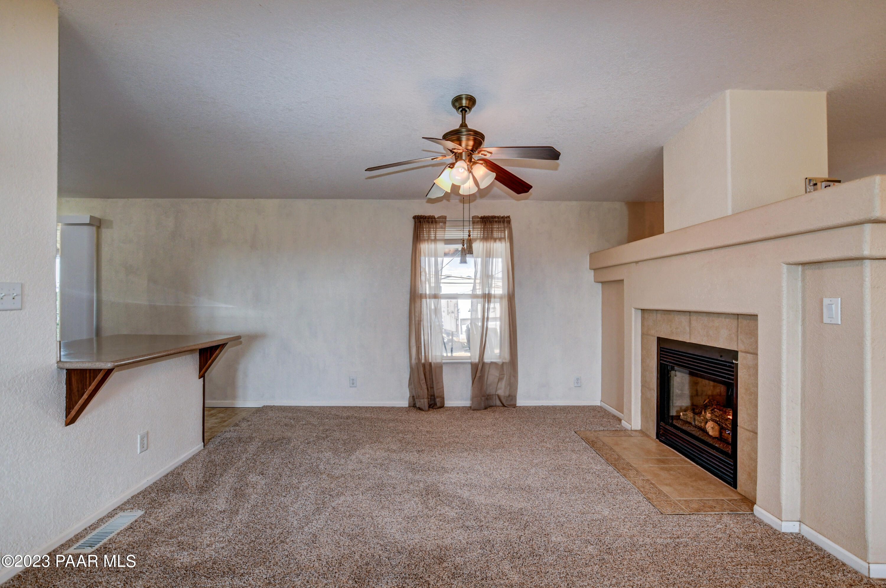 7970 West Hampton Road Kirkland, AZ 86332 - Photo 8 of 52 Living Room 4
