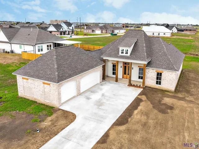 $530,000 | 1313 Rosedown Drive, Thibodaux, LA 70301