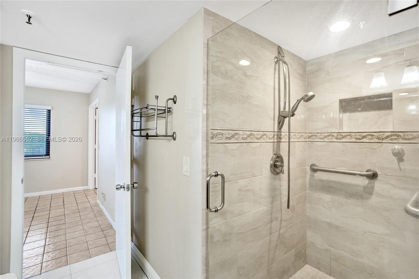14475 Strathmore Lane, Unit 406 Delray Beach, FL 33446 - Photo 13 of 29 Guest Bathroom