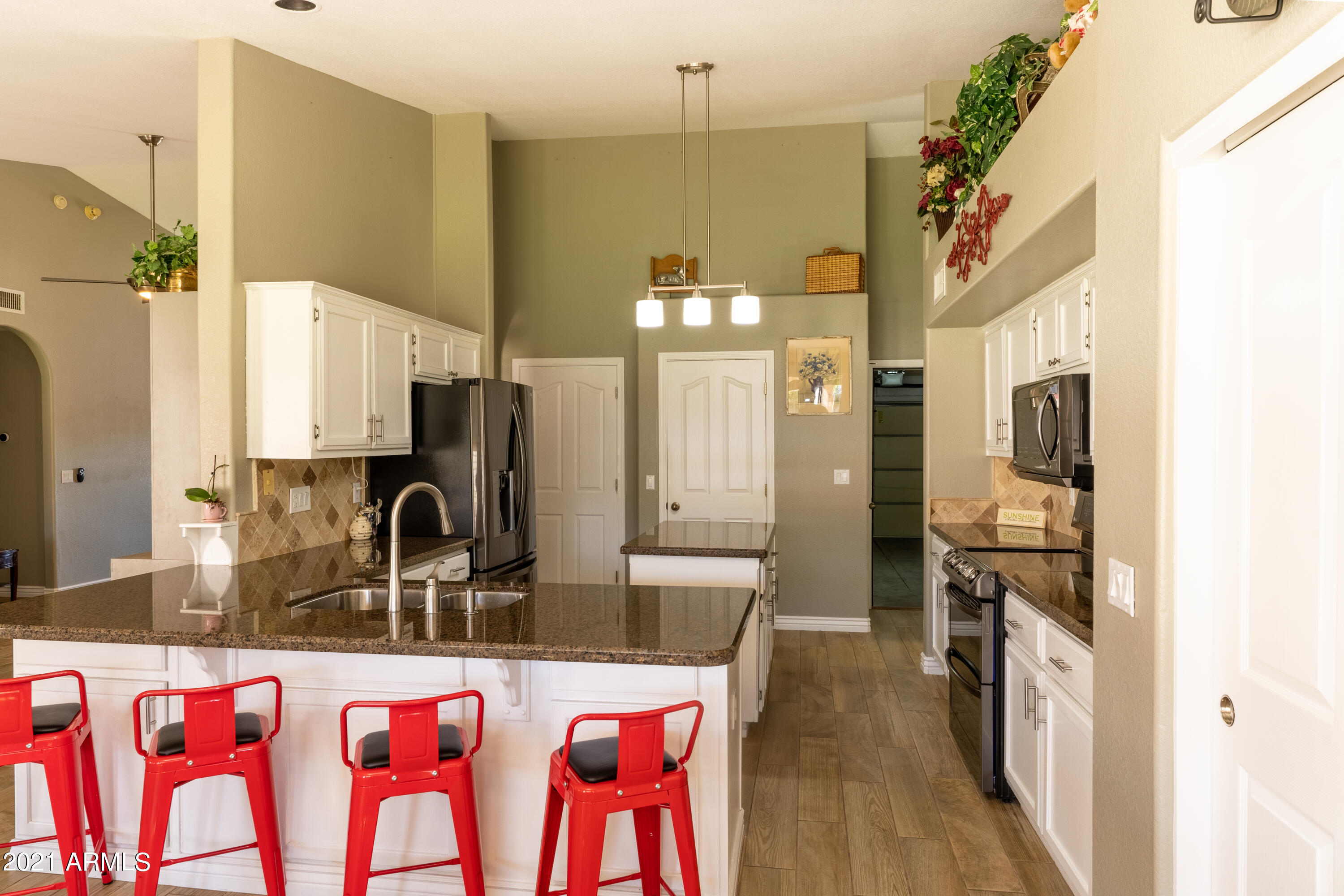 832 North Williams Circle Mesa, AZ 85203 - Photo 15 of 33 Kitchen