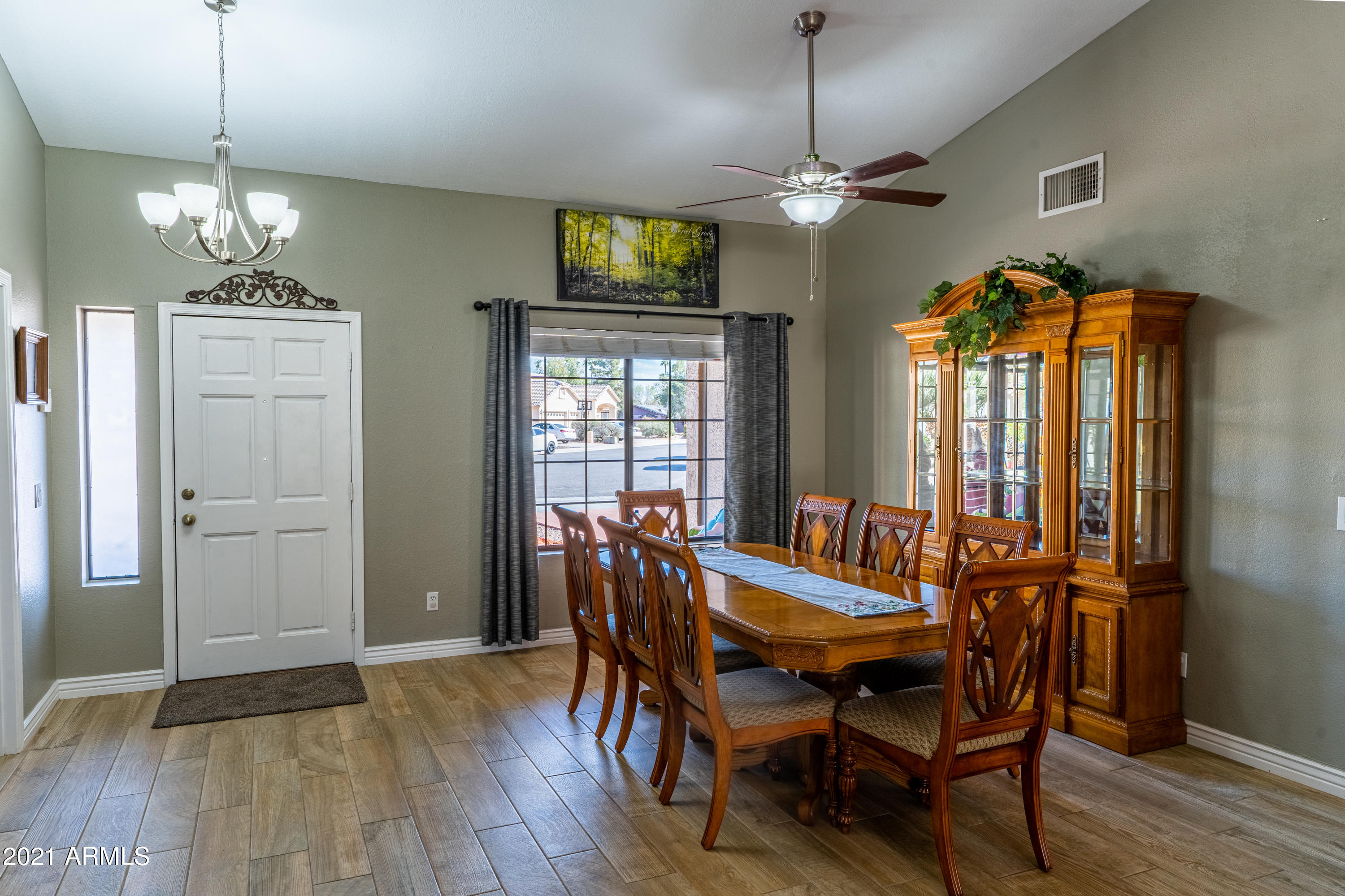 832 North Williams Circle Mesa, AZ 85203 - Photo 5 of 33 Front room 2