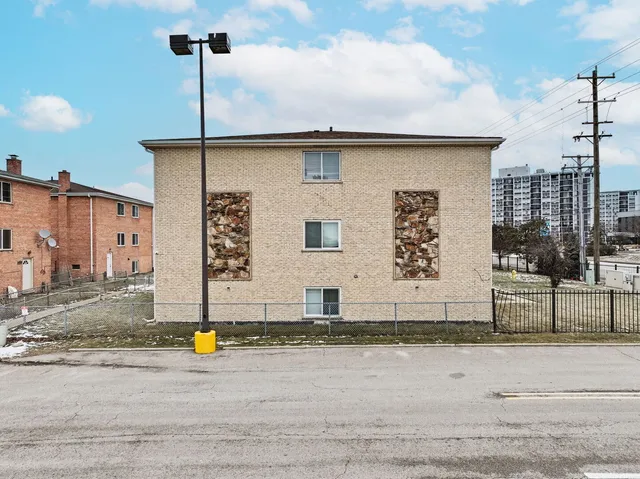 $1,200,000 | 9606 Golf Terrace, Des Plaines, IL 60016