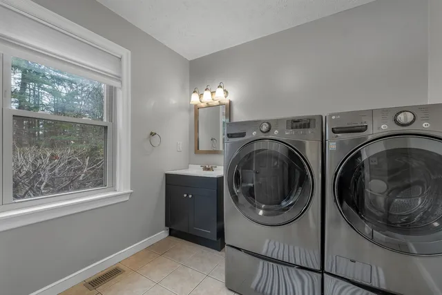 $429,900 | 4 Kingston Way, Unit A, Hudson, NH 03051