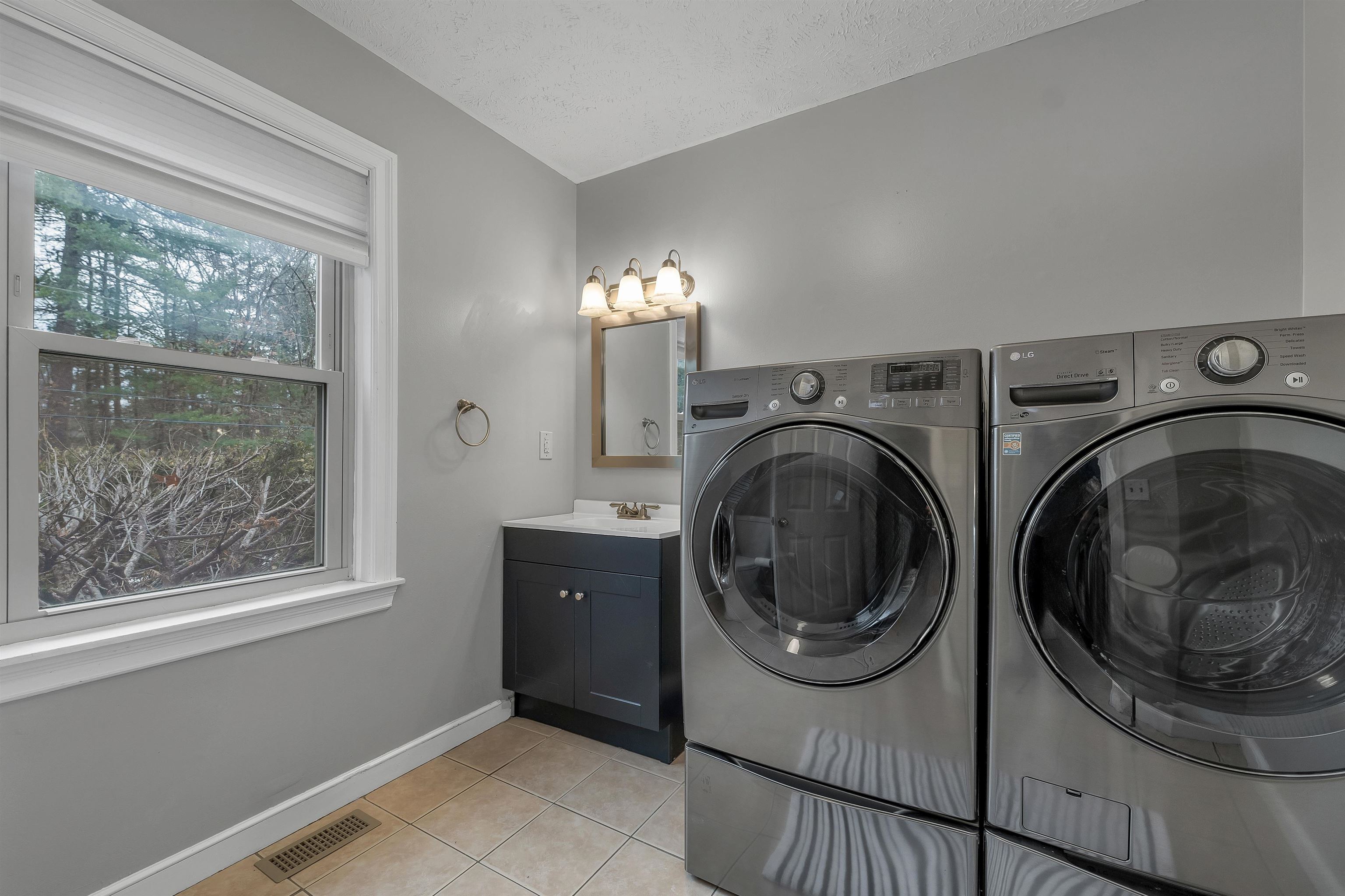 4 Kingston Way, Unit A Hudson, NH 03051 - Photo 23 of 27