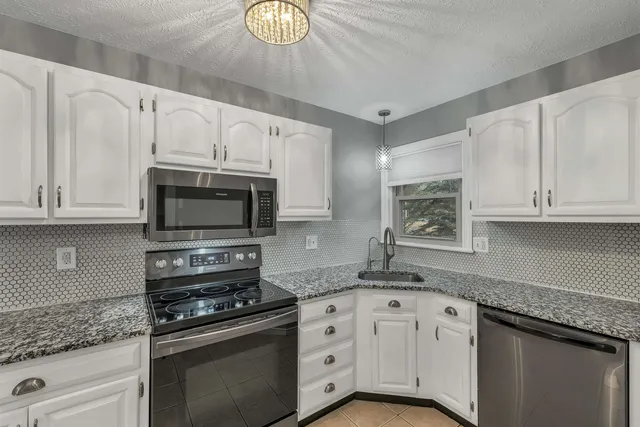 $429,900 | 4 Kingston Way, Unit A, Hudson, NH 03051