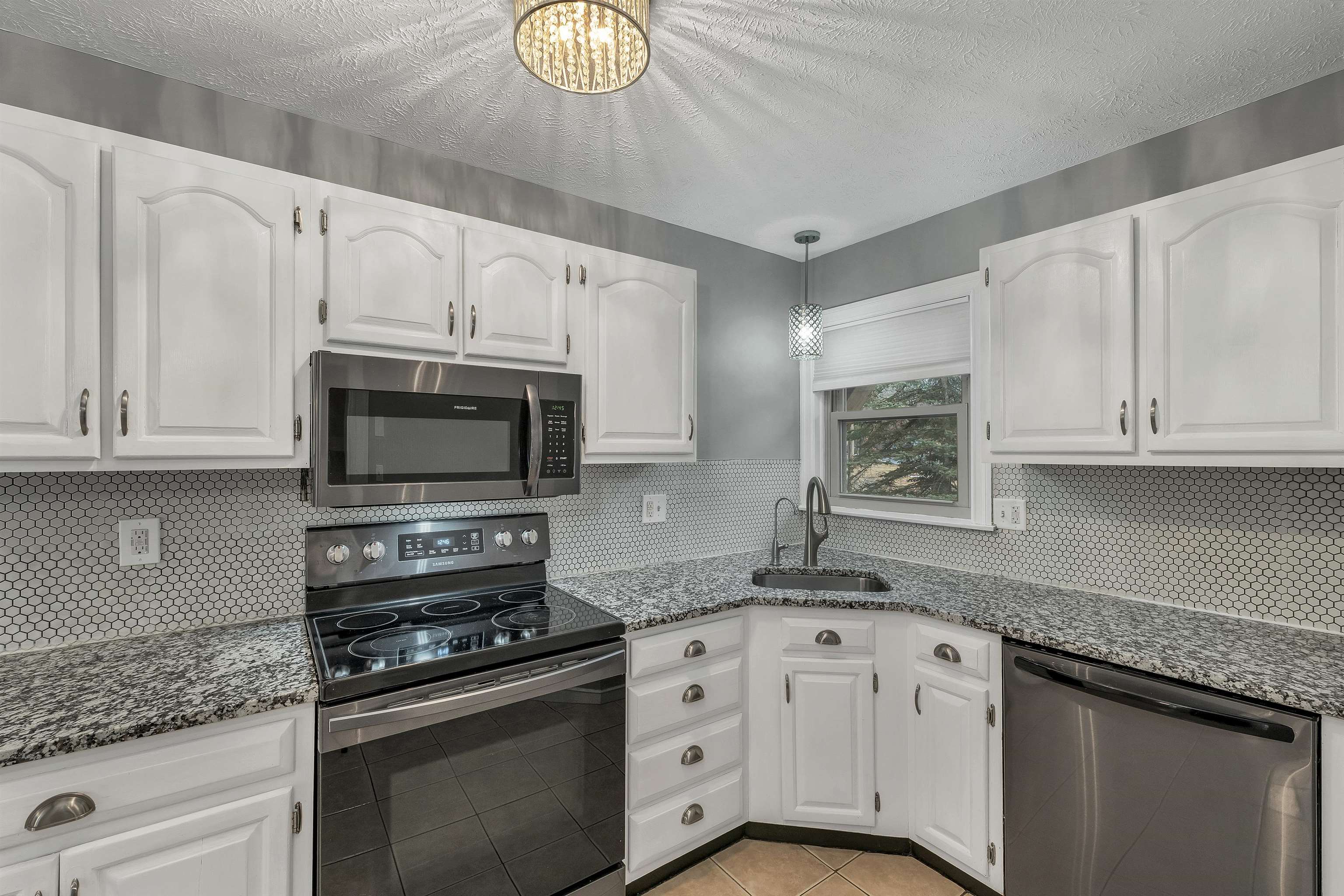 4 Kingston Way, Unit A Hudson, NH 03051 - Photo 3 of 27