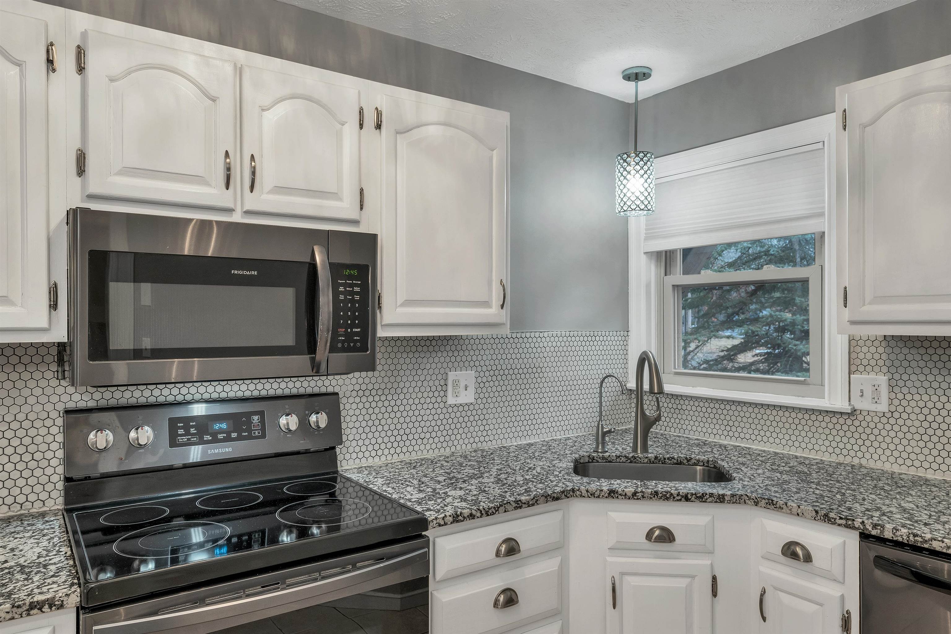 4 Kingston Way, Unit A Hudson, NH 03051 - Photo 4 of 27