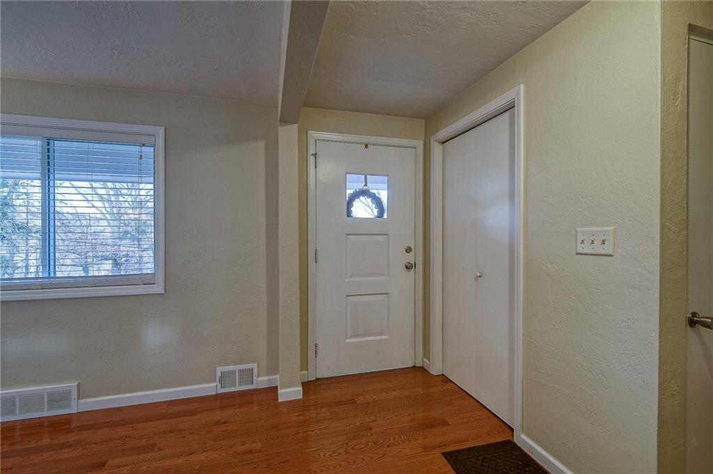 102 Oakglen Road Pittsburgh, PA 15237 - Photo 2 of 24 Gallery Image 2