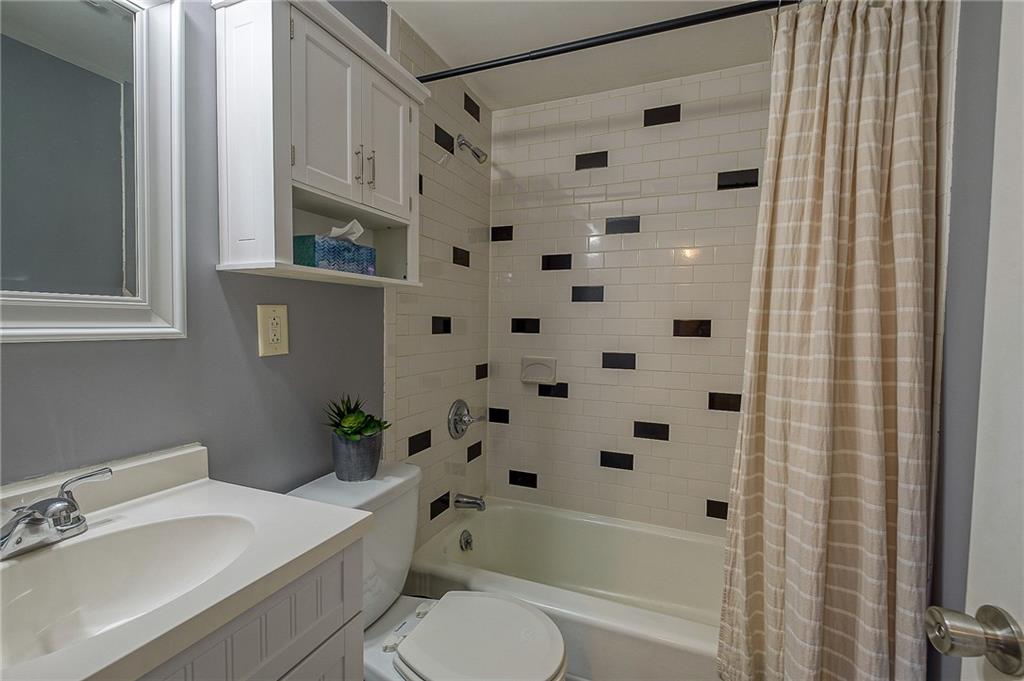 102 Oakglen Road Pittsburgh, PA 15237 - Photo 14 of 24 Gallery Image 14