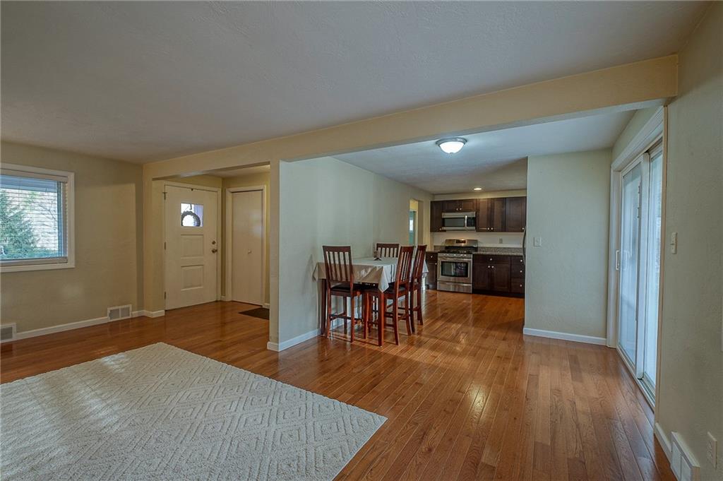 102 Oakglen Road Pittsburgh, PA 15237 - Photo 3 of 24 Gallery Image 3