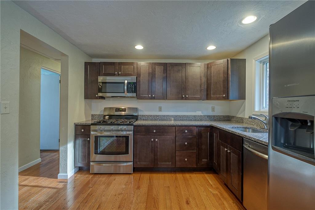 102 Oakglen Road Pittsburgh, PA 15237 - Photo 5 of 24 Gallery Image 5