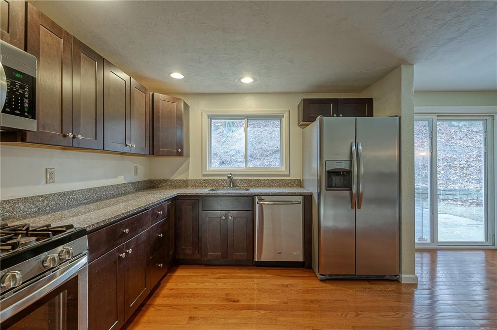 102 Oakglen Road Pittsburgh, PA 15237 - Photo 6 of 24 Gallery Image 6